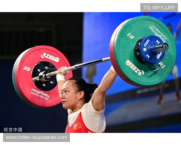 朝鲜女子举重选手屡创世界纪录展现强势实力引发全球关注